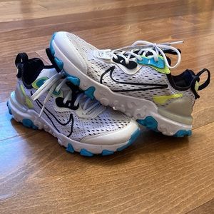 Nike React Vision Worldwide Kids Size 4.5